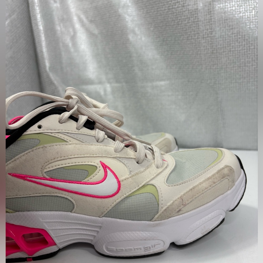 Nike Zoom Air Fire Women's Cream and Pink Sneakers size 9.5